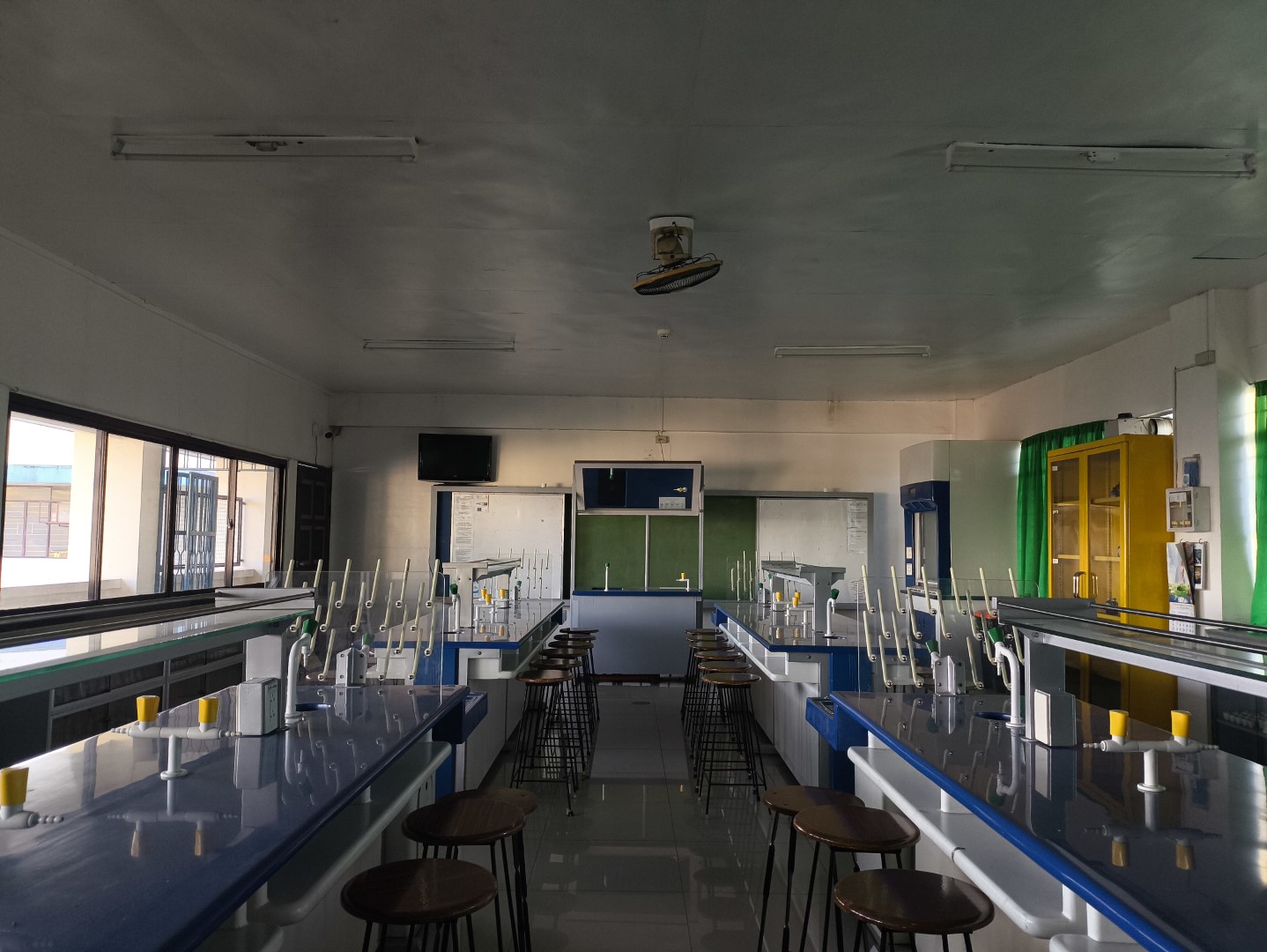 Science Laboratory | St. Mary's College of Meycuayan, Inc.